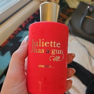 Juliet has a gun MMMM...